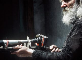 Mujer y erotismo a través de la lente de Miroslav Tichý, el fotógrafo vagabundo