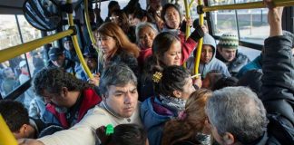 Recórrale por en medio: la odisea de viajar en trasporte público