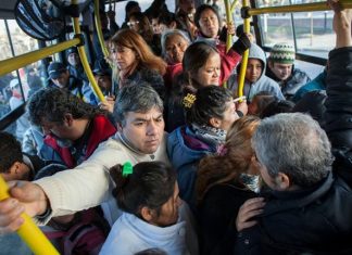 Recórrale por en medio: la odisea de viajar en trasporte público