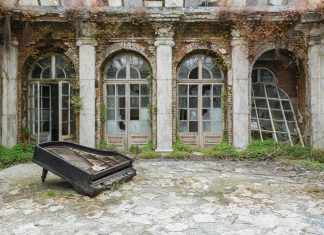 Romain Thiery, el fotógrafo que caza pianos y lugares abandonados