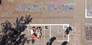 En Chile, estudiantes realizan intervención sobre costo y dimensión de las viviendas