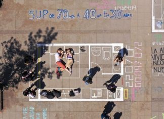 En Chile, estudiantes realizan intervención sobre costo y dimensión de las viviendas