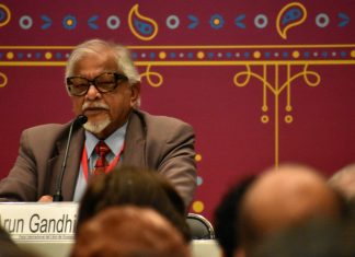 Arun Gandhi habla sobre la desobediencia civil que llevó a su abuelo a ser el ícono que conocemos