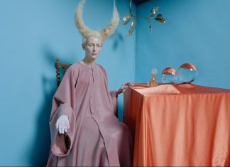 Tim Walker y Tilda Swinton recrean obras de Leonora Carrington en Castillo de Edward James