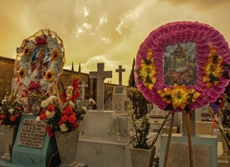 La vida en los panteones tapatíos antes de la pandemia