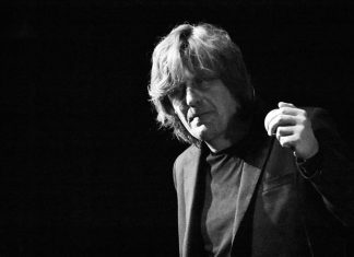 Nacho Vegas lo volvió a hacer: inundó de emociones el Teatro Diana