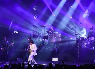 Enrique Bunbury causó gran efervescencia en el Auditorio Telmex