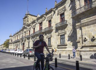 Imágenes de edificios representativos de Guadalajara que visibilizan el paso del tiempo