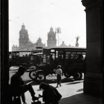 6.-Manuel-Ramos-Escena-de-la-vida-urbana-tomada-desde-el-Antiguo-Ayuntamiento-Archivo-Manuel-Ramos-Ciudad-de-México-1922-aproximada-Archivo-Fotográfico-Manuel-Ramos