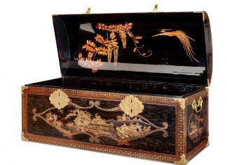 Una cajita pintada con tinta japonesa