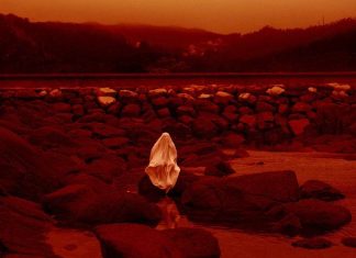 «Luna roja», una película llena de esoterismo e imágenes oníricas