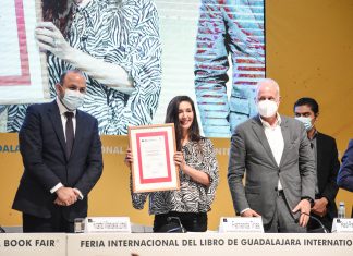 Fernanda Trías recibió en la FIL el Premio de Literatura Sor Juana Inés de la Cruz 2021