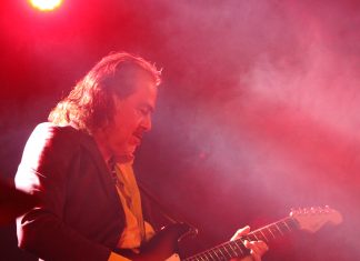 «Concierto Íntimo», de José Manuel Aguilera, un estimulante reencuentro con su público