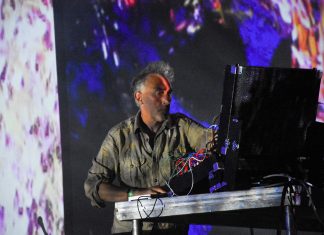 Una noche de sonoridades excéntricas con el «Kerber Tour» de Yann Tiersen