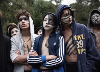 «El hoyo en la cerca»: terror psicológico que critica el adoctrinamiento religioso