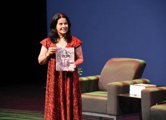 En presentación del libro «Así es la vida», Arcelia Ramírez llamó a impulsar una ley cinematográfica que proteja al cine mexicano