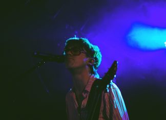 Declan Mckenna ofreció al público tapatío un concierto vasto en experiencias sonoras