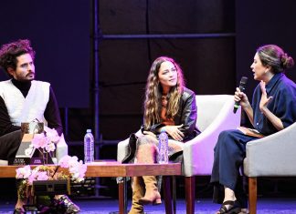 Natalia Lafourcade presenta en la FIL 2023 su libro: «De todas las flores»