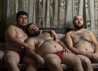 ‘Coliseo’, fotolibro de Orlando Torres Canela, explora las representaciones corporales mediante una narrativa visual disruptiva