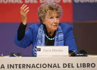 Dacia Maraini inauguró el Salón Carlos Fuentes hablando sobre historia, feminismo maternidad