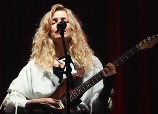 Cristina Rosenvinge y el disfrute de sus versos sáficos en FIL 2024