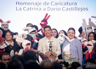 El Caricaturista Darío Castillejos recibió homenaje con La Catrina en la FIL
