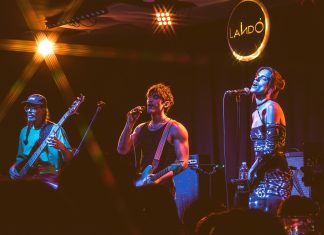 ‘Surfistas del Sistema’, una noche vibrante la que ofrecieron los argentinos en el Foro Landó