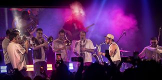 Troker celebró 22 años con un concierto explosivo junto a Hip Horns Brass Collective en Guadalajara
