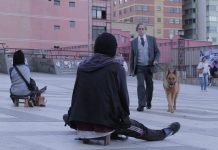 ‘El ladrón de perros’, la historia de un joven huérfano limpiabotas que trabaja en las calles bolivianas
