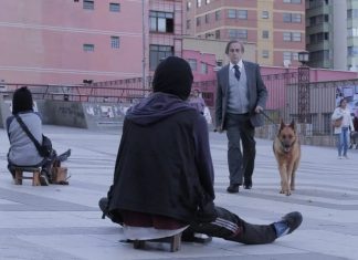 ‘El ladrón de perros’, la historia de un joven huérfano limpiabotas que trabaja en las calles bolivianas