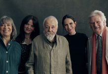 ‘Tender Loving Care’, de Mike Leigh, un emotivo retrato sobre los cuidados y la empatía, gana la Concha de Oro