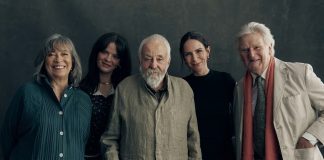 ‘Tender Loving Care’, de Mike Leigh, un emotivo retrato sobre los cuidados y la empatía, gana la Concha de Oro